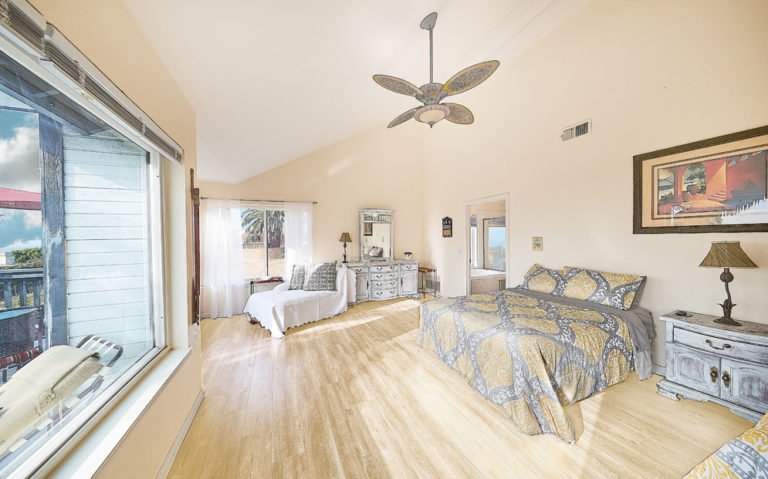 Spacious Bedroom - Thors Therapy